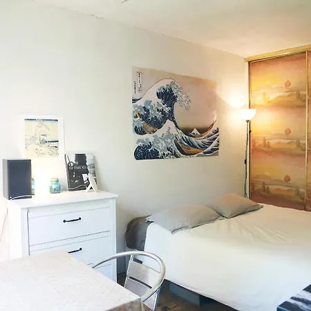 Charming Bright Near Montmartre דירה *